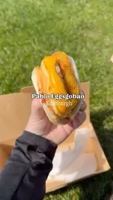 A short, simple video showcasing breakfast bao buns, hash browns, and coffee from Pablo Eggsgobao in Edinburgh, filmed in a park setting.