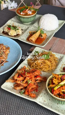 Thai Tapas Set | lunch at Giggling Squid? 🦑🇹🇭 @gigglingsquid | recently visited for lunch and loved their Thai Tapas Sets, which are so great for sharing! We also ordered a Chicken Pad Thai, Sticky Chicken and Spring Rolls to share. A great spot for a tasty lunch. 

#gigglingsquid #lunchideas #ugccreator #ukfoodblogger #birminghamfoodie
