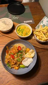 Oxford 📍 bottomless food > bottomless drink 🫢 @bananatreeuk (ad)

To celebrate Thai New Year, Banana Tree is offering a Bottomless Bowls menu where you can order and re-order from a menu of Thai-inspired bowls for £17 per person (when you pre-book) for 90 minutes 🇹🇭

I’ve been to Banana Tree a number of times over the years and have always rated their food, especially for safe vegetarian options, as well as their 2 for 1 drinks deals.

Helen and I enjoyed sharing a few bowls - it’s definitely a good way to sample more dishes than you would usually order.  Our highlights were the satay skewers (we ate all the leftover satay sauce even once we’d munched the skewers) and the tofu pad Thai which delivered just the right amount of sweetness 🍜 

The standard menu for this deal includes 9 dishes, 3 of which are veggie. We therefore opted to unlock bottomless curries for an extra £4 each, which expanded the number of options to mean we could also order a veggie curry, rice and salt n pepper chips. To truly maximise our experience, we added a veggie pad Thai for another £3 between us. This meant that the deal ended up costing £22.50 per head which is still good value for the amount of food (and we could have re-ordered more if we’d wished to!) but cost a bit more than initially advertised. If you’re a meat or seafood eater the standard menu might suffice, but as a vegetarian or vegan I’d say you should probably pay for the add ons to access a greater variety of dishes 🌱 

You order 3 dishes at a time for 2 people, which I think is sensible to manage table space and discourage food waste. The Bottomless Bowls offer is available all day Sunday to Thursday and until 3:30pm on Friday, and must apply to the whole table.

I enjoyed the deal, but overall would probably end up going for one of their classic laksa or noodle dishes next time 🤩

We shared:
- edamame 
- bang bang broccoli 
- veggie satay skewers
- veggie Thai yellow curry
- salt n pepper chips
- rice
- veggie pad Thai 
- mocktails
