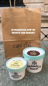A short, honest review of the Magnolia Bakery pop-up in London. The creator documents their experience queuing for 30 minutes to try the famous banana pudding and a sticky toffee pudding, ultimately concluding that while the dessert is nostalgic and delicious, the queue and price point make it not worth the effort.