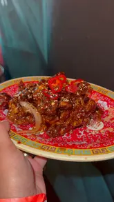 The creator visits Hello Oriental to review their new Sunday buffet, showcasing a wide variety of dishes including salt and pepper chicken, Malaysian duck curry, and various desserts. The video provides a clear overview of the buffet experience, highlighting the quality and selection available for a set price.