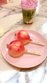 A short, punchy promotional video for Snowflake Gelato, focusing on their new 'Snow Peach' gelato, matcha drinks, and cake pops. The video uses quick, well-lit cuts to showcase the products and provides a brief glimpse of the cafe's interior.