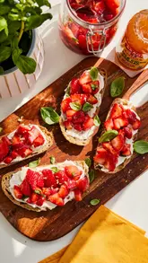 A recipe tutorial for pickled strawberries on sourdough toast with cream cheese, presented in a clear, step-by-step format.