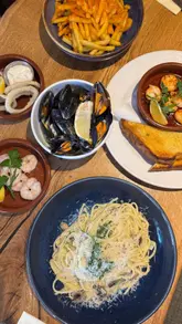 A review of Cafe Antipasti in Glasgow, featuring a variety of Italian dishes including wild mushroom linguine, mussels, calamari, and garlic prawns.