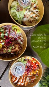A creator reviews the new protein bowls at Smoked Up BBQ in Abercynon, highlighting the fresh ingredients and smoky flavor, while also mentioning their other menu items like munch boxes and smash burgers.