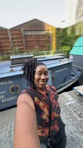 A review of a seafood restaurant located on a boat in Paddington, London, showcasing the venue's unique setting, cocktails, and a variety of seafood dishes.