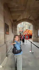 A fast-paced vlog documenting the first few days of the Edinburgh Fringe Festival, featuring visits to the Assembly Gala, Gilded Balloon, Nikos Greek restaurant, a Uniqlo store, Brown's of Leith, and a show at The Pleasance.