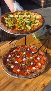 A review of Slice Circle, a new NYC-style pizza spot located inside The Old Nun's Head pub in South East London. The video features the chef preparing the pizzas, close-ups of the food, and a review of the pizza and vegan ice cream sandwiches.