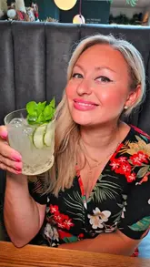 A creator visits Mr Lobo in London, providing a review of their Peruvian menu. The video features a variety of dishes including ceviche, causa, octopus tiradito, salmon tartare, lomo saltado, chicken pollada, cocktails, and desserts, highlighting the quality and presentation of the food.
