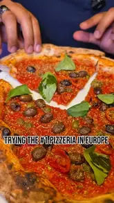 A creator visits Napoli on the Road in London, reviewing their pizzas and sharing his experience.