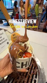 A vlog-style review of the new Yo-Chi frozen yogurt shop in London, detailing the flavor options, the extensive toppings bar, pricing, and tips for the best experience.