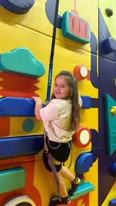A family-focused vlog showcasing the various play areas and activities at Super Park Braehead, followed by a quick visit to the on-site cafe, Scran and Roadie.