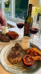 A couple reviews their stay at Eslington Manor, showcasing the 'Wine, Dine & Escape' package which includes an overnight stay, dinner, a bottle of wine, and breakfast.
