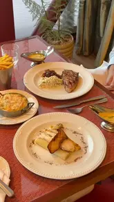 A video review of Songbird restaurant in Canary Wharf, showcasing the interior, views, cocktails, and various dishes including a truffle crumpet, steak, and chocolate mousse.