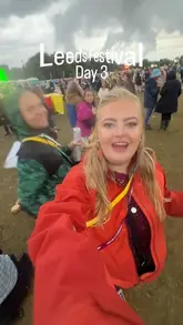 A fast-paced, energetic vlog documenting the third day of Leeds Festival, featuring live music performances, festival food and drinks, and the overall event atmosphere.
