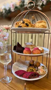 A video tour of Rufford Abbey Country Park, showcasing the historic grounds, ruins, and an afternoon tea experience at The Abbey Kitchen.