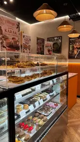 A vlog-style review of Fillings, a halal patisserie and sandwich shop in London, showcasing their menu including croissants, baguettes, drinks, and desserts.