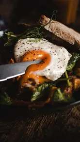 A review of the Boathouse Cafe in Rouken Glen Park, Glasgow, showcasing their brunch menu, including a ham hough hash, miso aubergine rice bowl, pancakes, and various cakes.