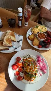 A short, engaging review of Blend Cafe in Leeds, highlighting their brunch menu, specifically the Persian eggs and Blend breakfast, alongside their coffee selection.