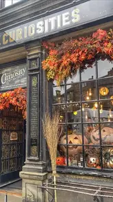 A travel vlog featuring a day out in Haworth, Yorkshire, highlighting the village's autumnal atmosphere, independent shops, the Brontë Parsonage Museum, and a meal at The Fleece Inn.