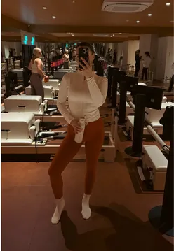 Reformer Pilates class at Oren Wellness in Cardiff, showcasing vibrant wellness and fitness community.