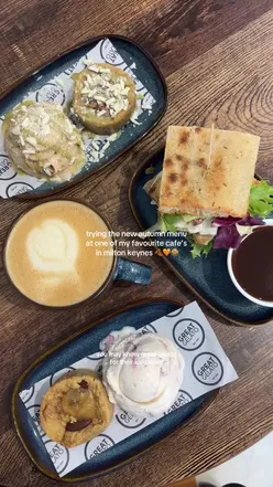 Delicious focaccia sandwich with pumpkin spice gelato and apple crumble cookie at Great Gelato in Milton Keynes.