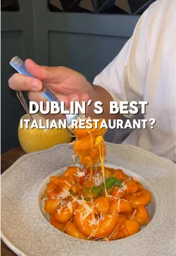 Dinters enjoying truffle tagliatelle at Un’Altra Pasta Bar, a must-visit Italian spot in Dublin. #dublinrestaurants #foodie