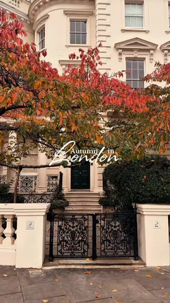 Cozy autumn stroll through London with fall leaves and scenic views in the city's vibrant parks.