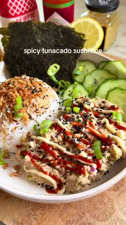 The best recipes of 2025 - 3/10! 💫✨ If you need quick & easy lunch ideas make sure you give this spicy tunacado sushi rice a save! I usually cook my rice off at the beginning of the week then I have a few days worth good to go when I need it.  To make one portion you will need: For rice - 125g cooked rice 1tbsp soy sauce  For tuna - 1 tin tuna 1/2 avocado 1/4 red onion Juice 1/2 lemon 1 tbsp sriracha sauce 1 tbsp mayo Pinch salt & pepper Sushi paper Optional garnish: spring onion, sesame seeds, crispy onions Mix the tuna ingredients together then serve in a bowl with the rice & some cucumber. Top the rice with soy sauce and any optional garnish. Mix everything together then add to the sushi paper & enjoyyy! Literally so so simple!! ••• ••• ••• Lunch ideas quick lunch easy lunch work from home lunch wfh lunch sushi rice sushi bowl