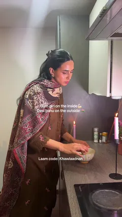 The most delicious high-protein breakfast custard toast 🤍 Whisk together 1 egg, a splash of vanilla essence, cinnamon, 1 heaped tbsp vanilla protein powder (optional) and 1 heaped tbsp Greek yoghurt until smooth 🤍 Take your bread of choice, gently press the middle down with a spoon and pour in that custard mix. Top with blueberries 🫐 and air fry for 15 minutes until golden and set. Finish with icing sugar and a drizzle of maple syrup or honey… and enjoyyy 😍 Outfit from @Laam @YOLOPRET ✨ linked in my highlights Use code Khawlaadnan for a discount 💫 Save this for your next breakfast inspo 🤍