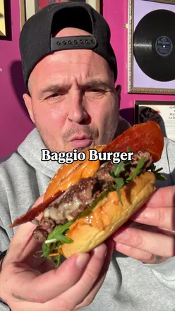 BAGGIO BURGER IS BACK!  Firstly I apologise for th weird mouth movements I had the flu and my mouth was dehydrated to f**k. Nino and his 10/10 Italian fusion street food are back and home in e17.  His classic Baggio Burger with its Baggion sauce, Parma ham, Mozzarella and Rocket was a perfect combo of delicious meat cooked elitely paired with phenomenal flavours. The Maldini has a uniquely crispy crunchy coating but the chicken was still moist AF with the combo of the pesto ranch and marinara really making it feel like you’ve just watched a beautiful 6’1 CB spray the ball around a field for 90 minutes on channel 4. The tiramisu wings lived up to the hype they gathered at Wingjam and used that aforementioned coating from the chicken burger to create a delicious crunchy wing.  📍 baggioburger at Nags Head  #burger #chickenwings #eastlondon #walthamstow #footballitalia
