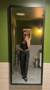 A personal vlog documenting a creator's experience attending an invite-only dating event in London, emphasizing the social atmosphere and the ease of attending solo.
