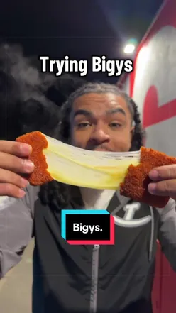 Enjoying Nashville hot chicken at a Ramadan celebration in Ilford, despite lactose intolerance. #Eid #foodie