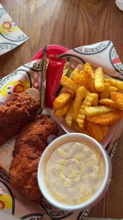 @Dave’s Hot Chicken @Daves Hot Chicken UK  Excuse the monotone voice I was so hung 😅 but this chicken resurrected me !  So glad there’s one in Bristol because I’m gonna be craving this all the time!  #daveshotchicken #london #hungover #friedchicken 
