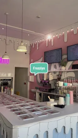 #FROZENYOGURT || going to get @Frozziyo !! Except my sister edits the video ~ hope you enjoy! || #frozziyo #swansea #sweettreat #fyp 