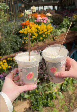 My favourite kind of spring morning in London 🌸🍋‍🟩💌 💗Started the morning by grabbing a Jasmine Red Guava from heytea. The most delicious + refreshing flavour with jasmine tea, guava juice, milk guava cloud & lime zest - might be one of my faves and bonus points for how cute it looks🌟 It’s BOGO free on 15th April (in store only)🌟 and you get the cutest stickers !!! @heyteauk  🌸Had a wander around Covent Garden Piazza and Apple market, they have the cutest flower display here! 💗Wandered past the cutest pink vintage car down Bedford Street!  🛍️Headed over to Carnaby Street and Regents street, popped into Nobody’s Child, Tala, Anthropologie & H&M! 💐Finished off the morning at Liberty London, I am obsessed with the the flower stalls outside!  Ad #heytea #london #spring