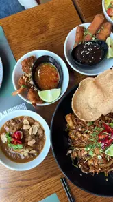 A group of friends visits Banana Tree in Cardiff to try their 'bottomless bowls' promotion during the Songkran festival. The video features shots of the restaurant interior, the menu, and the various Thai dishes they ordered, highlighting the social aspect of the meal.
