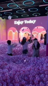A montage showcasing the 'House of Dreamers' immersive exhibition in London, featuring various whimsical, pastel-colored installations, a ball pit, and interactive photo opportunities.