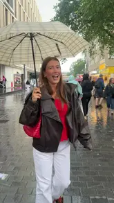 A fast-paced vlog documenting an evening at the Edinburgh Fringe Festival, featuring visits to various street food stalls and live performances.