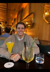 A couple visits Isabelle's in Dublin to review their 'Brunch & Bubbles' menu, featuring a variety of brunch dishes, cocktails, and desserts in a stylish, warm-lit setting.