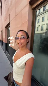 The creator and her boyfriend spend a day in London, starting with a meal at a Lao restaurant, followed by frozen yogurt at a dessert shop, and ending with a trip to the Lyceum Theatre to see The Lion King.