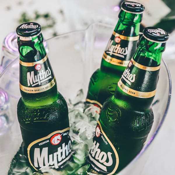 A bucket of ice and Mythos beers